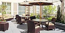 Die geschuetzte Terrasse des Demenz-Wohnbereichs Bonn