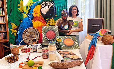 Bei der Vorstellung von Brasilien erzählte Elaine Sensburg den Senioren in der Kursana Villa Geschichten und Geschichtliches aus ihrem Heimatland.