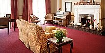 Das gemuetliche Kaminzimmer im Seniorenheim Oberursel