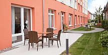 Das Pflegeheim Griesheim verfügt über einen geschützten Innenhof