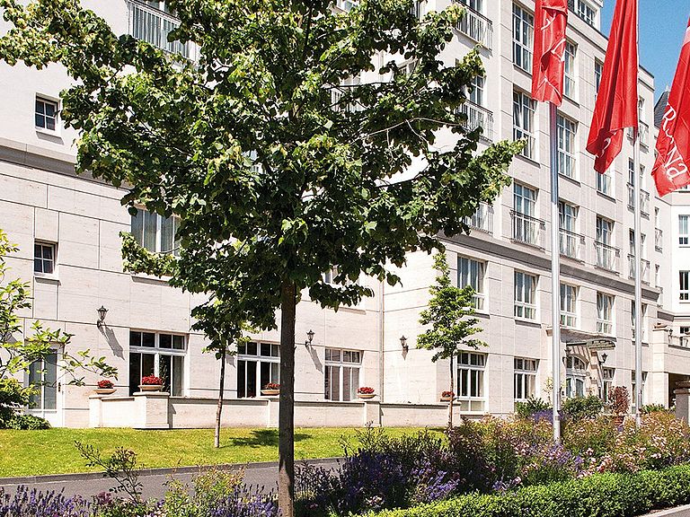 Herrschaftliches Ambiente in Frankfurt - im Seniorenheim der Extraklasse