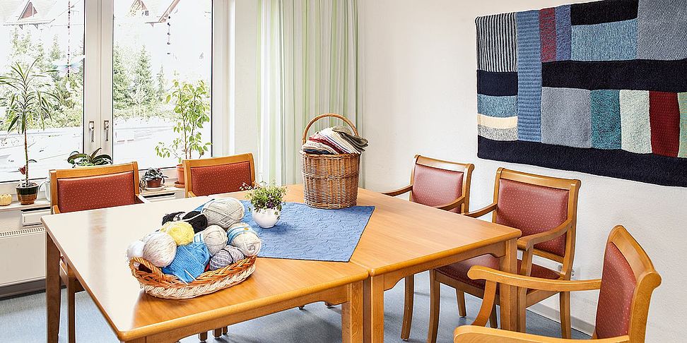 Handarbeiten im Pflegeheim Kuenzell