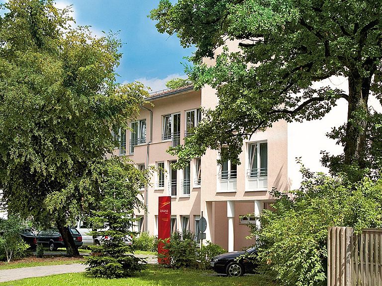 Das Pflegeheim Pullach in der Frontalansicht