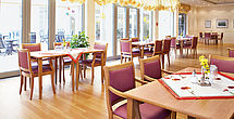 Das einladende und stilvolle Restaurant im Pflegeheim Wittenberg