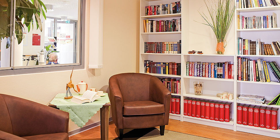 Im Pflegeheim Vaihingen steht Ihnen die Bibliothek jederzeit zur Verfuegung. 