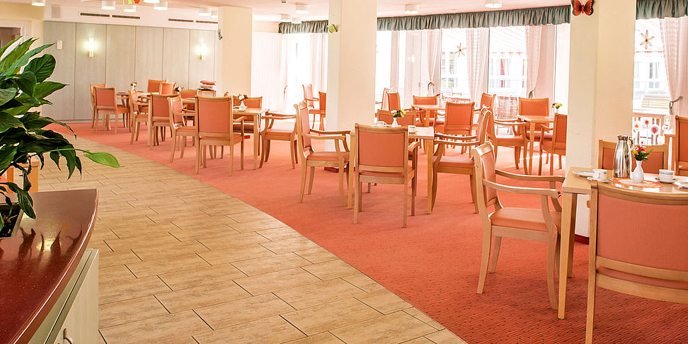 Das einladende und stilvolle Restaurant im Pflegeheim Pullach
