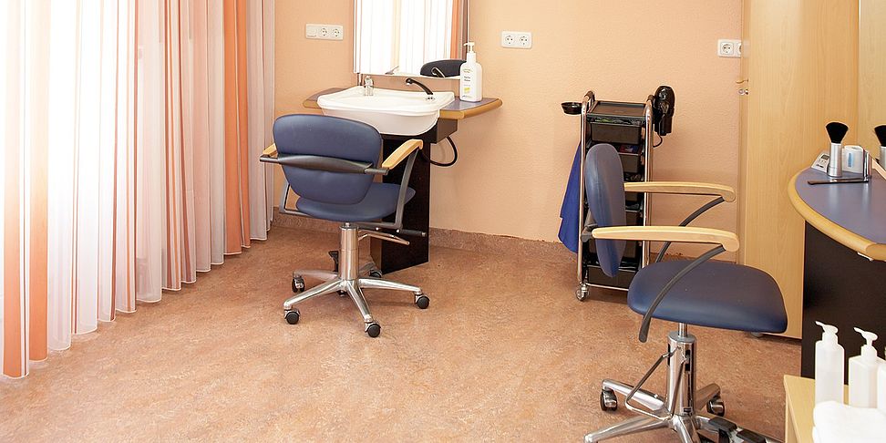 Hauseigener Friseursalon im Pflegeheim Schrobenhausen