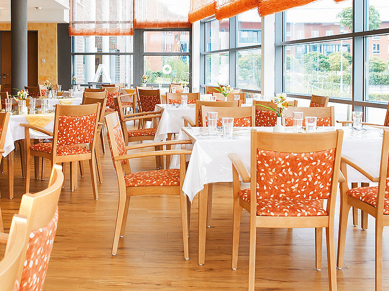 Das einladende und stilvolle Restaurant im Pflegeheim Lingen