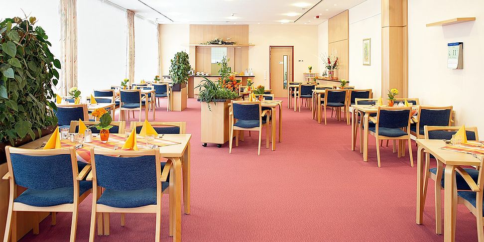 Das einladende und stilvolle Restaurant im Pflegeheim Siegen