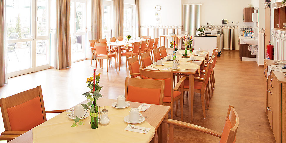 Das einladende und stilvolle Restaurant im Pflegeheim Dachau
