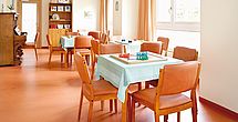 Im Tagesraum des Pflegeheims Berlin Marzahn treffen sich die Bewohner