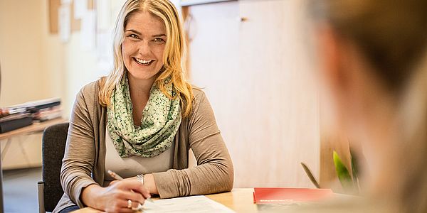 Eine freundliche Beratung in den Kursana Pflegeheimen, Betreuten Wohnen, Seniorenresidenzen, Seniorenheimen, ambulanten Pflegediensten und Premium-Seniorenheimen