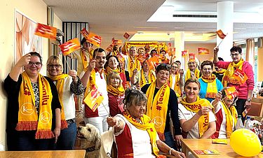 Im Kursana Domizil in der Schöneweibergasse präsentierte sich zum Tag der Pflege ein starkes Team.