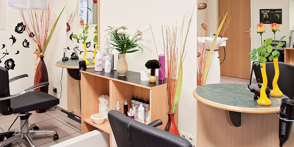 hauseigener Friseursalon im betreuten Wohnen des Pflegeheims Grimmen