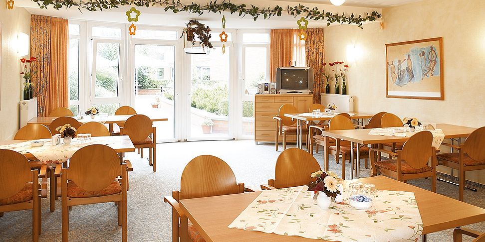 Das einladende und stilvolle Restaurant im Pflegeheim Celle