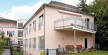 Auf der schoenen Terrasse im betreutes_Wohnen Pullach kann man es sich gut gehen lassen.