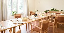 Ein gemütlicher Gemeinschaftsraum im Altenheim Markkleeberg