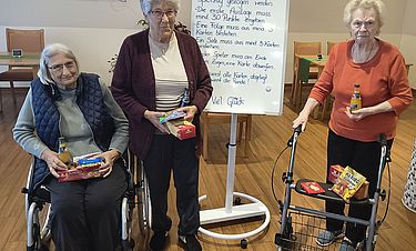 Weibliches Siegertrio: Margit Schulz, Erna Brass und Roswitha Kipp waren die Besten beim Rommé-Turnier.