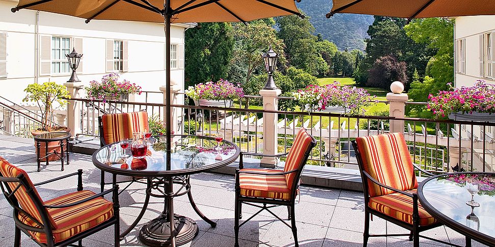 Von der beschütze Terrasse haben die Bewohner mit Demenz im Seniorenheim Bonn einen herrlichen Blick
