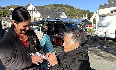 Ein Marktbesuch bescherte den Seniorinnen und Senioren Freude und Genuss. 