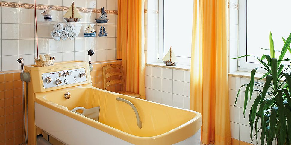 Modernes Pflegebad im Altenheim Schrobenhausen