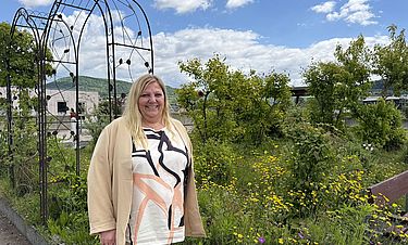 Liebt die Natur: Die neue Einrichtungsleiterin Sonja Gillich auf der Dachterrasse des Kursana Domizils Aalen. 