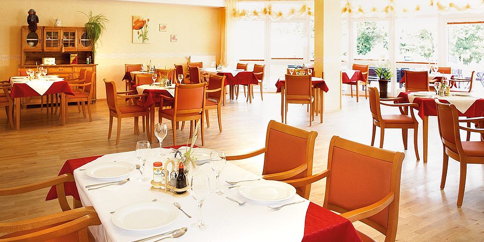 Das einladende und stilvolle Restaurant im Pflegeheim Bad Lauterberg